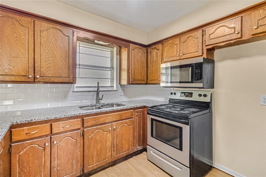 4504 Meadowpark Drive Property Photo 18