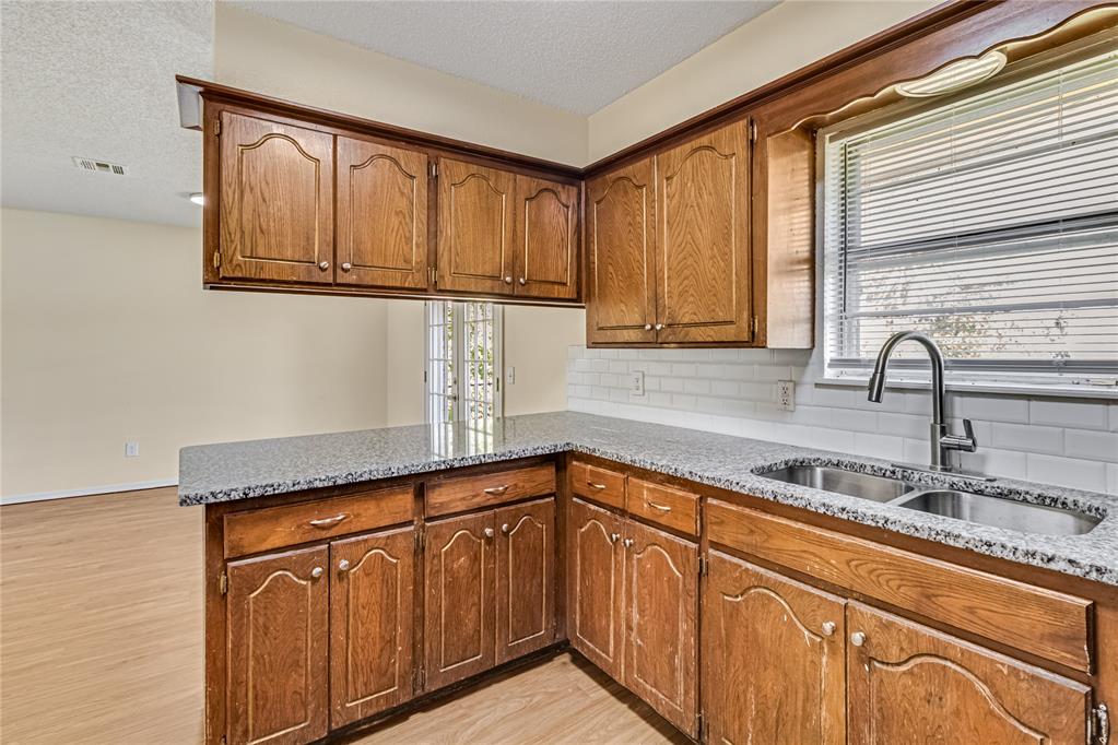 4504 Meadowpark Drive Property Photo 20