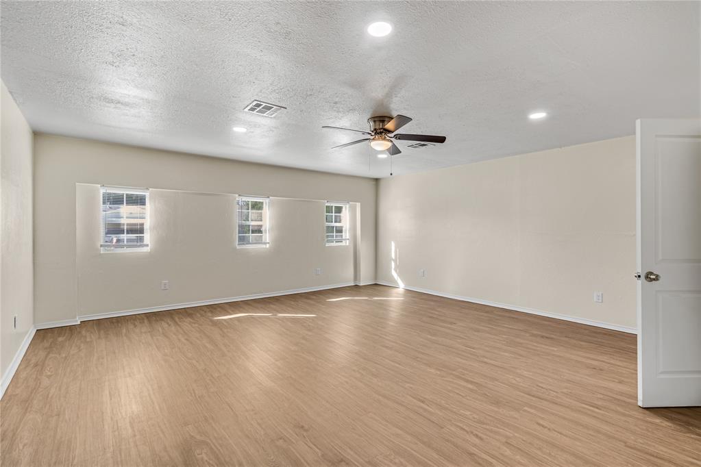 4504 Meadowpark Drive Property Photo 24