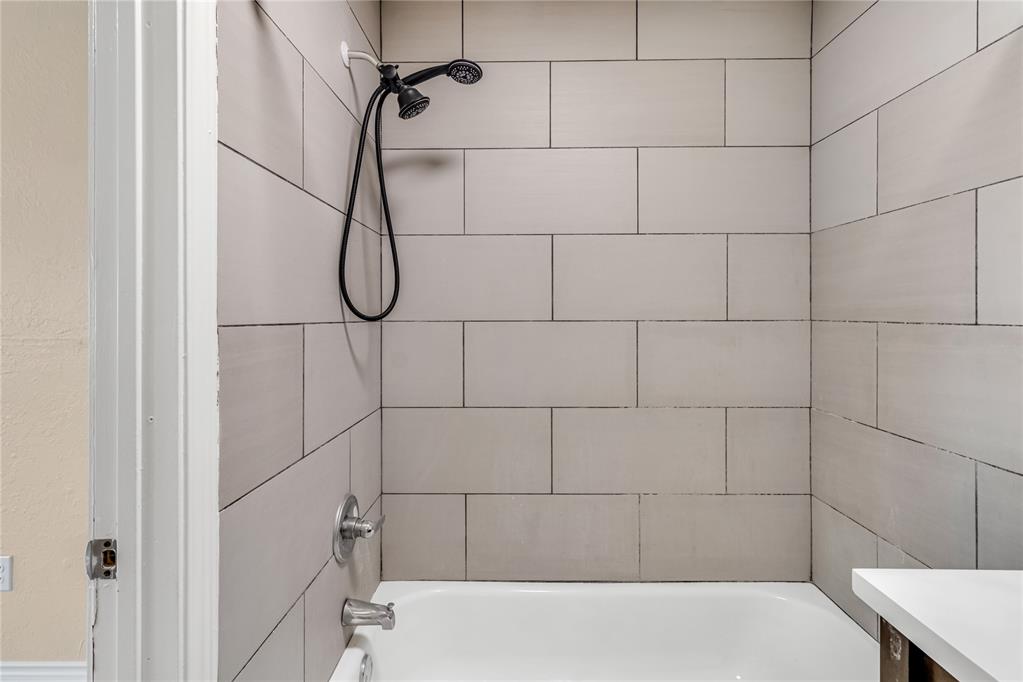 4504 Meadowpark Drive Property Photo 28