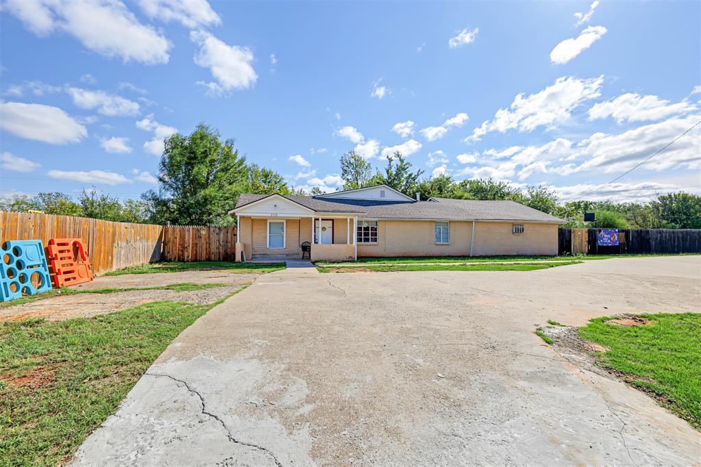 2912 N Post Road Property Photo 1