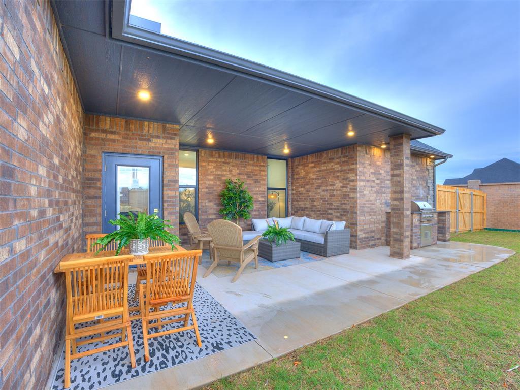 16100 Catalonia Place Property Photo 7