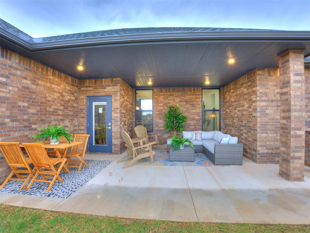 16100 Catalonia Place Property Photo 8