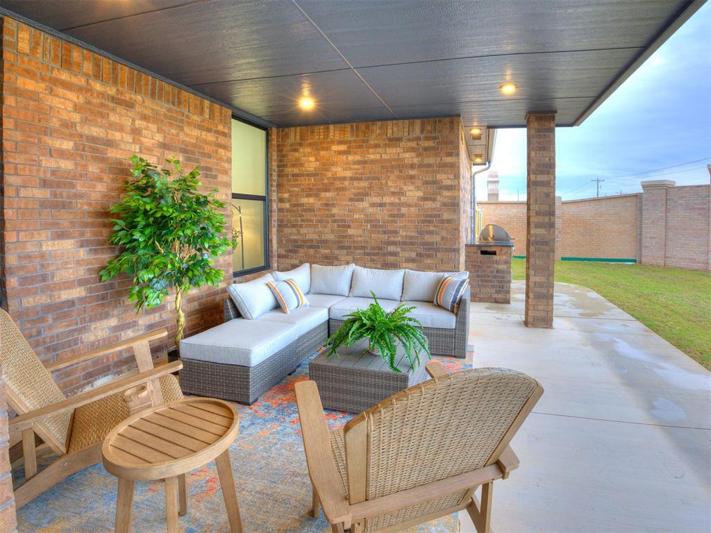 16100 Catalonia Place Property Photo 9