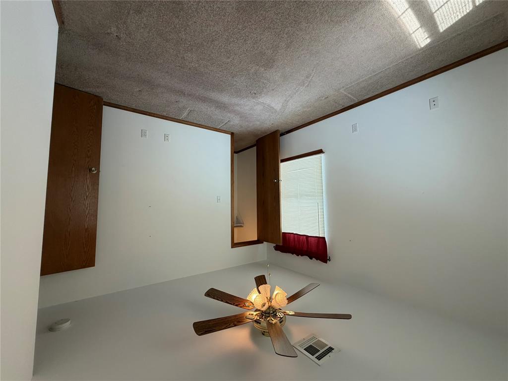 500 N Ballard Property Photo 11