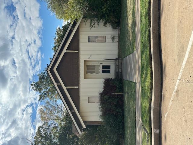 210 N Broadway Avenue Property Photo 1