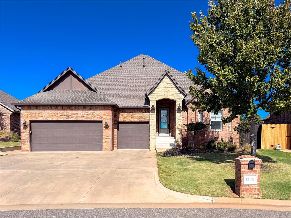 13187 Red Oak Drive Property Photo 1
