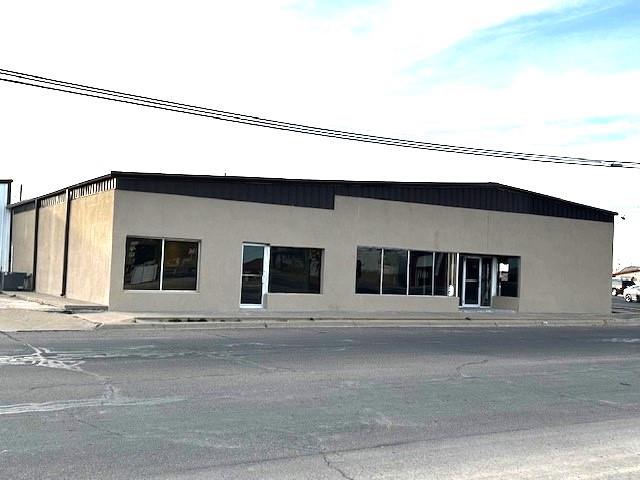 900 N Nelson