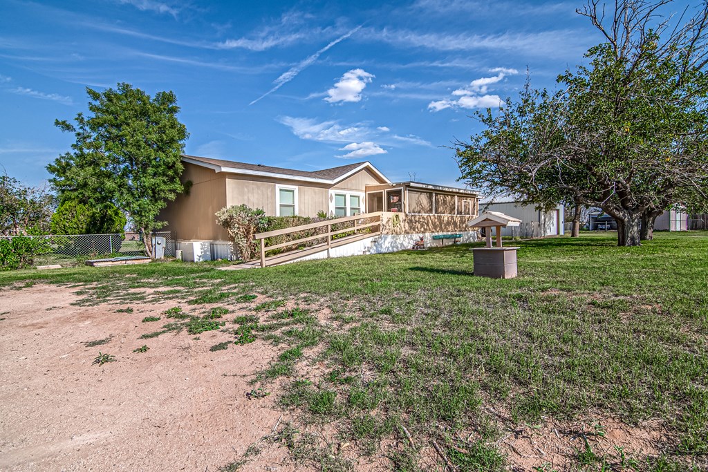 2904 N County Rd 1140 Property Photo 4