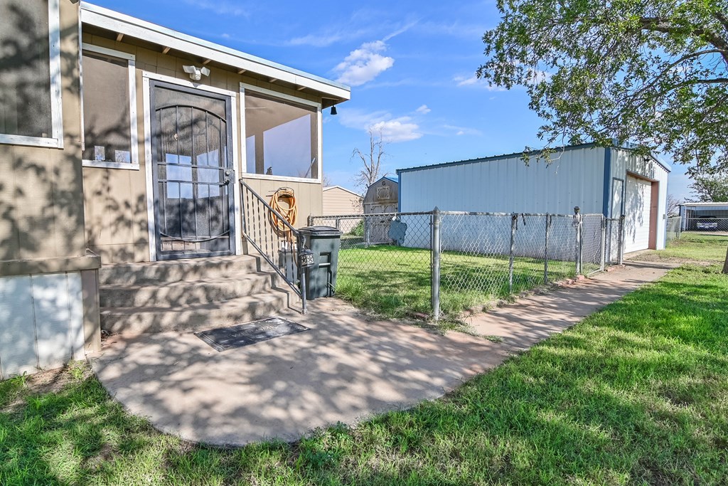 2904 N County Rd 1140 Property Photo 6