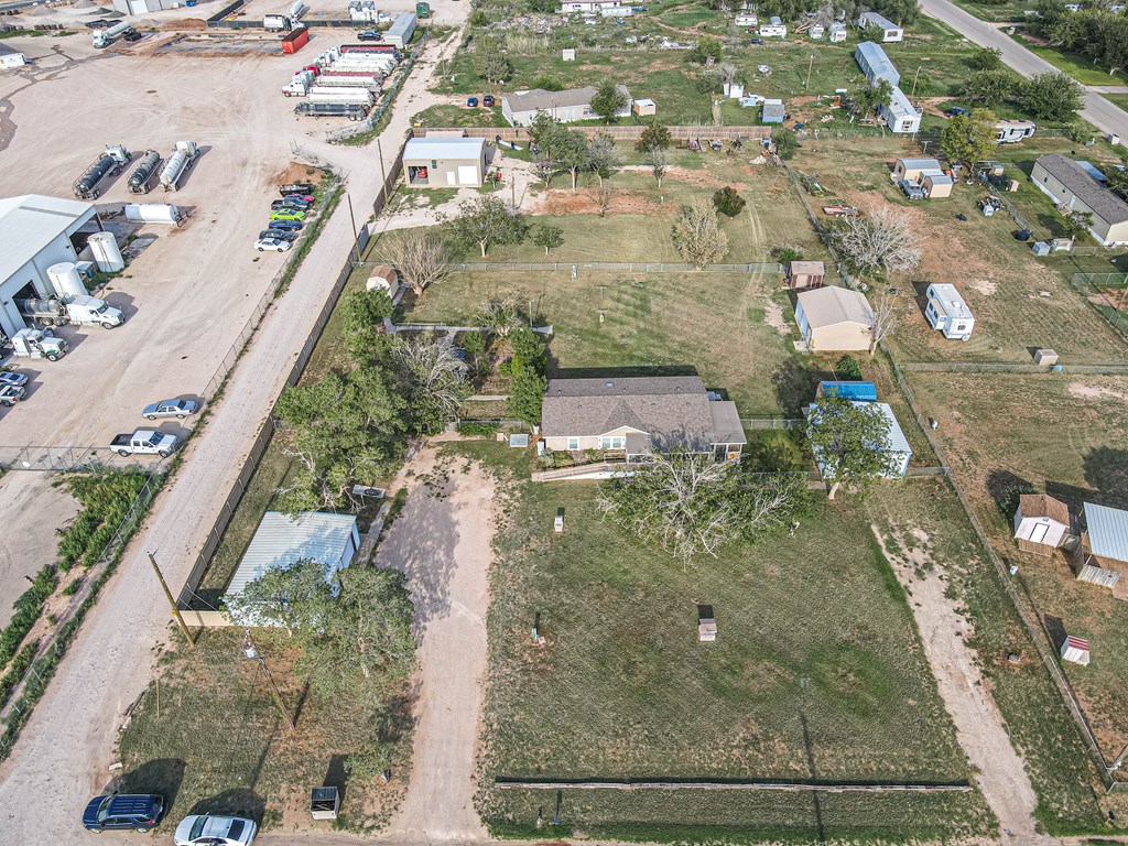 2904 N County Rd 1140 Property Photo 32