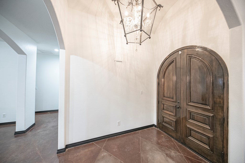 2507 N County Rd 1278 Property Photo 3