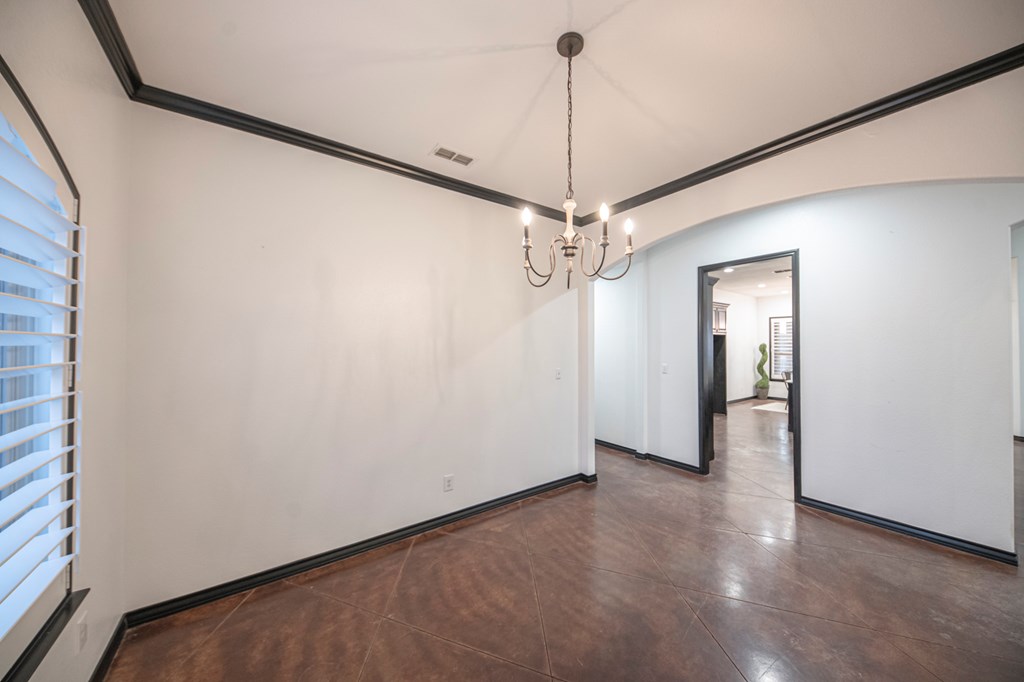 2507 N County Rd 1278 Property Photo 5