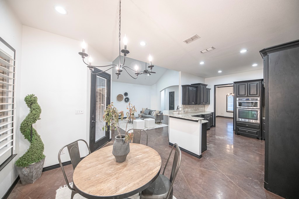 2507 N County Rd 1278 Property Photo 9