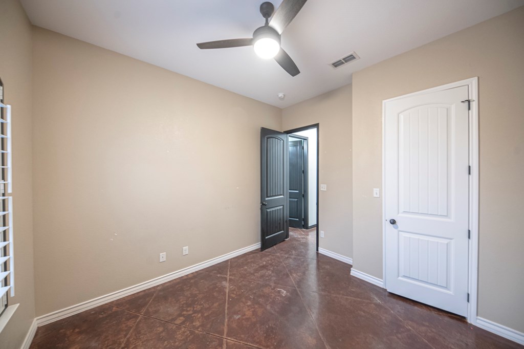 2507 N County Rd 1278 Property Photo 27