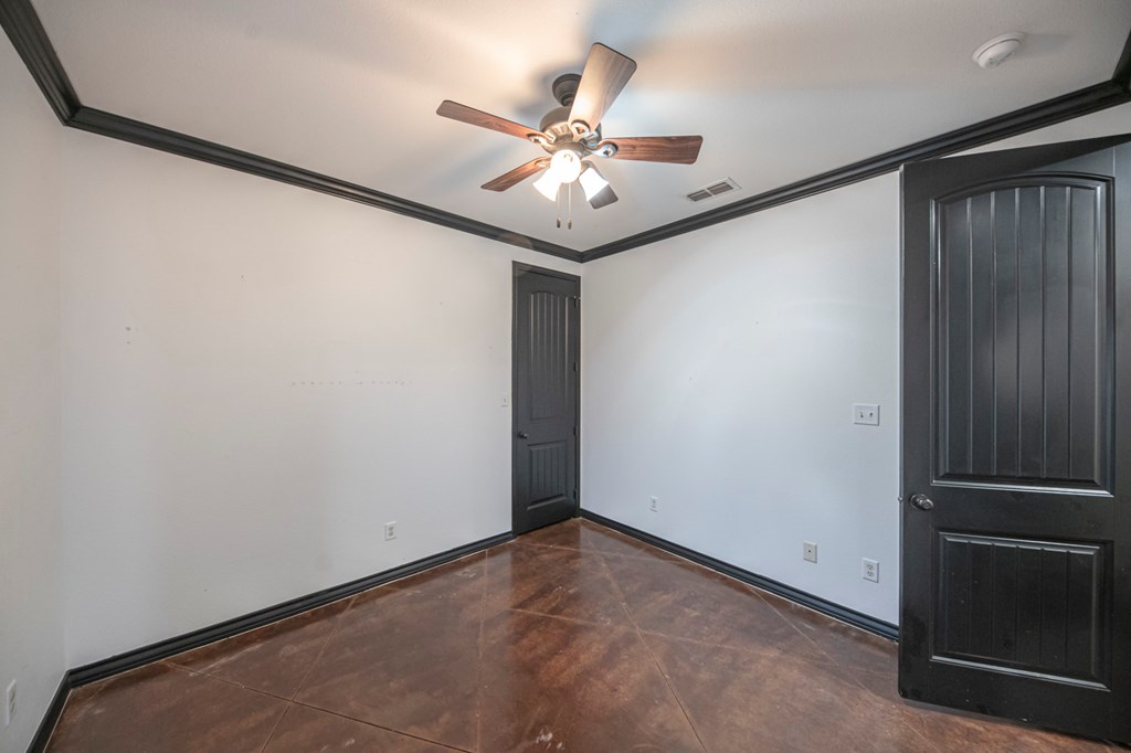 2507 N County Rd 1278 Property Photo 32