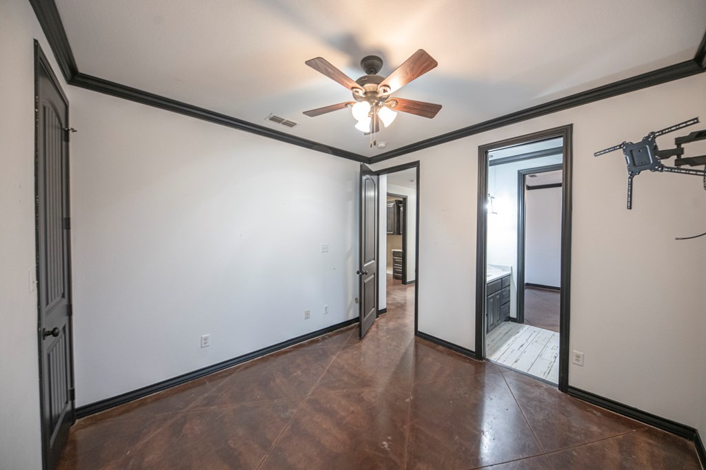 2507 N County Rd 1278 Property Photo 33