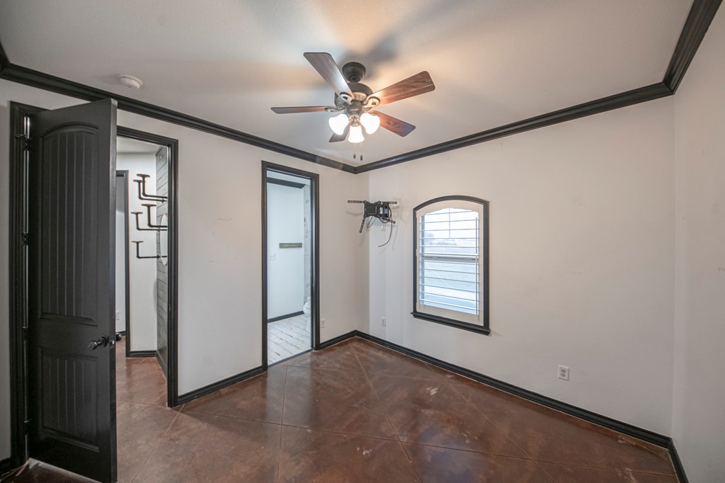 2507 N County Rd 1278 Property Photo 34