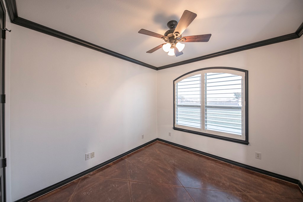 2507 N County Rd 1278 Property Photo 40