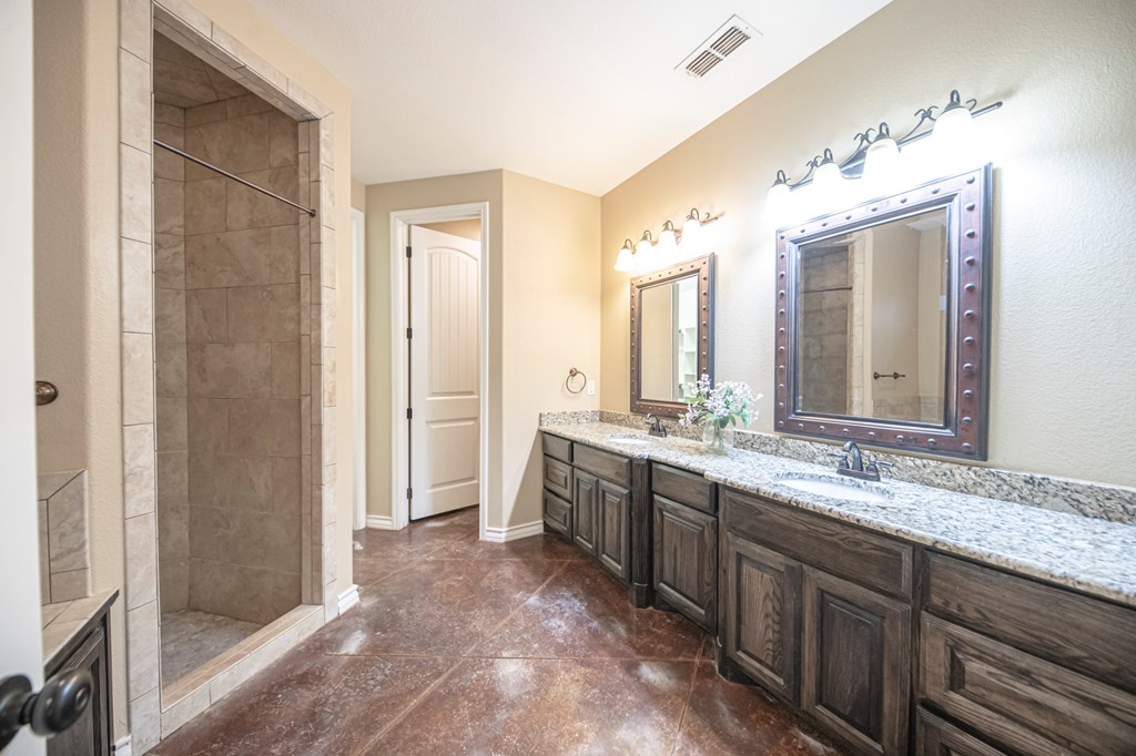 2507 N County Rd 1278 Property Photo 47