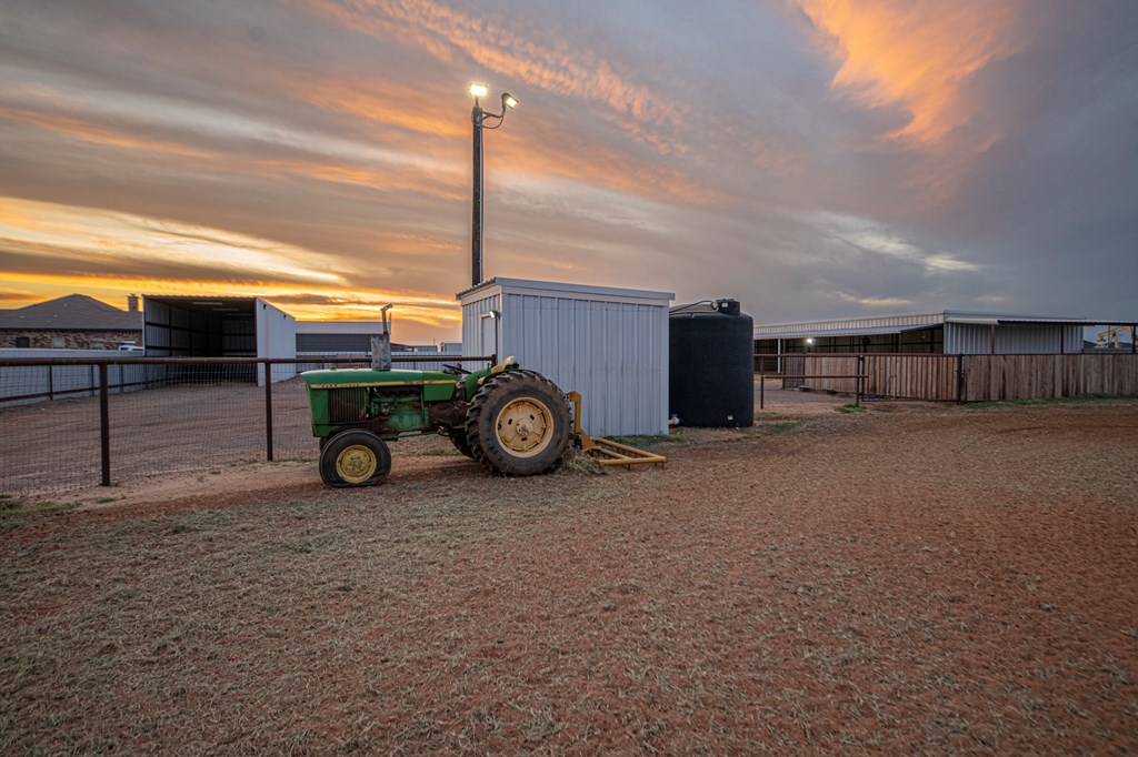 2507 N County Rd 1278 Property Photo 57