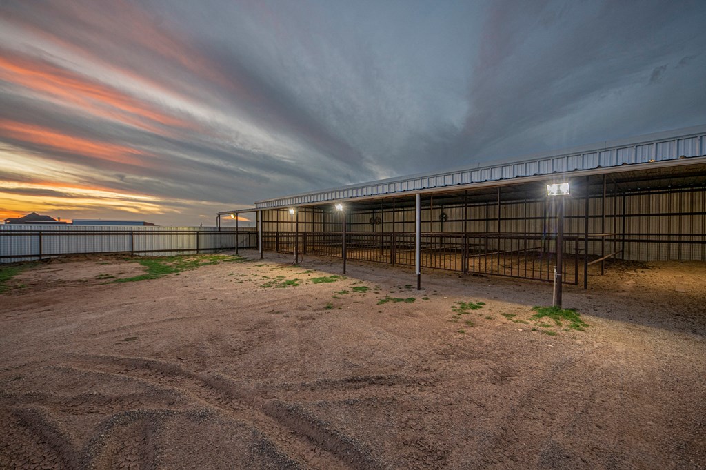 2507 N County Rd 1278 Property Photo 58