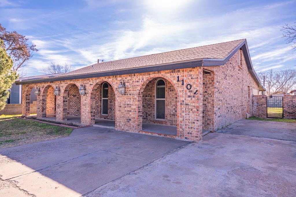1102 E Cuthbert Ave Property Photo