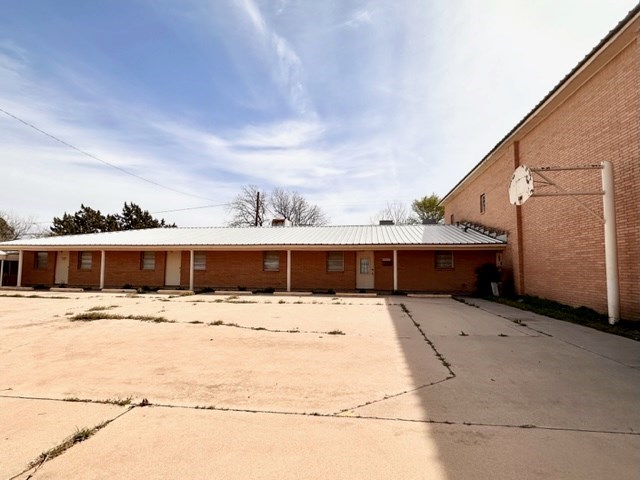 2009 S Main St Property Photo 4