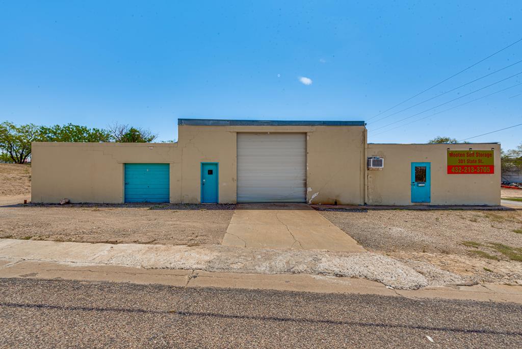 1100 E 3rd St Property Photo 1