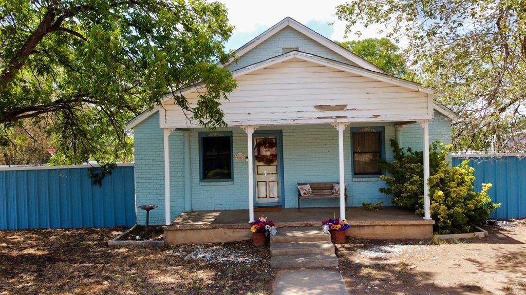 909 N St. Paul Property Photo 5