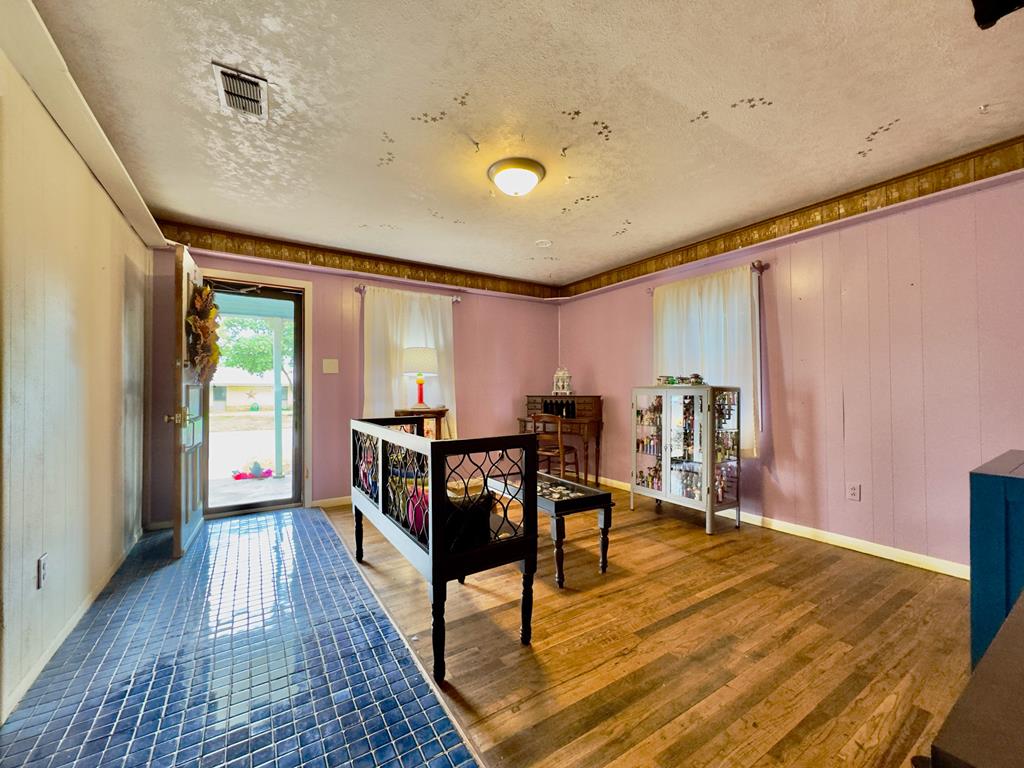 909 N St. Paul Property Photo 7