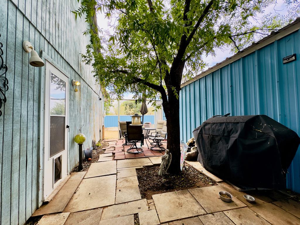 909 N St. Paul Property Photo 22