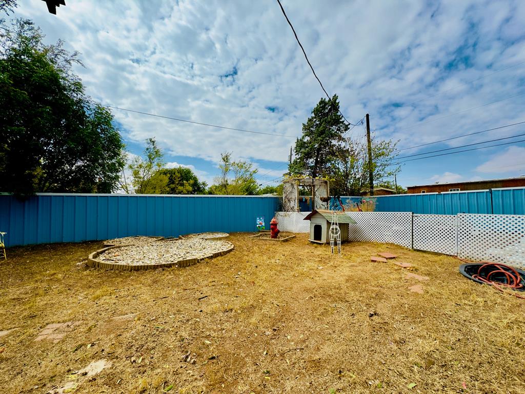 909 N St. Paul Property Photo 24