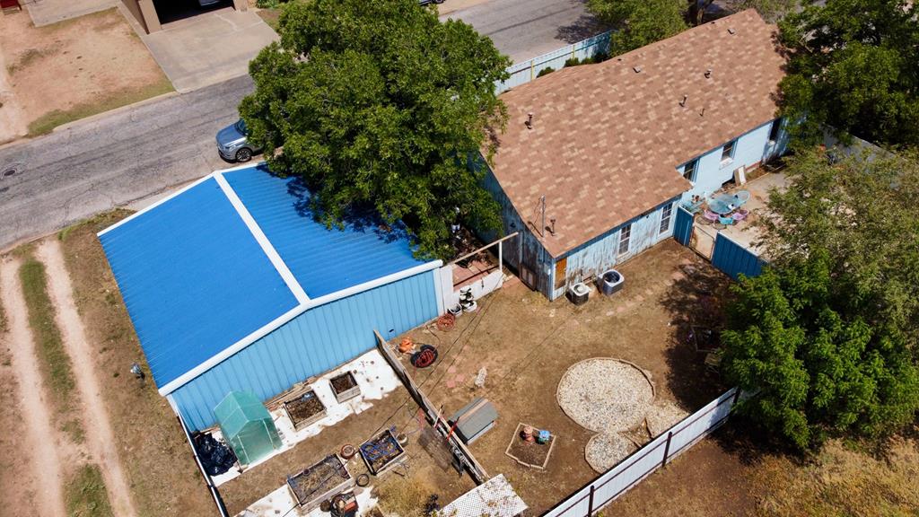 909 N St. Paul Property Photo 27