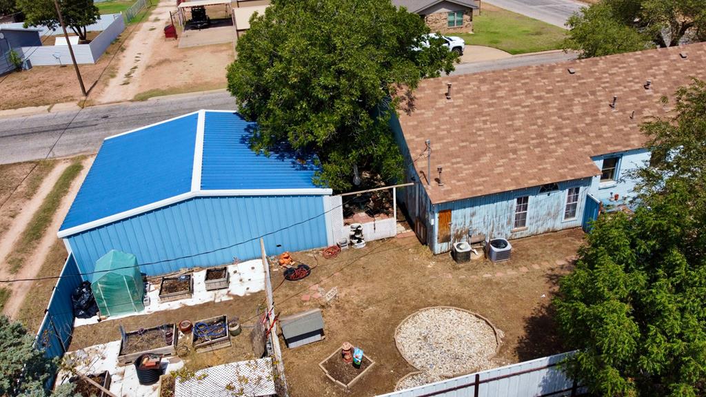 909 N St. Paul Property Photo 28