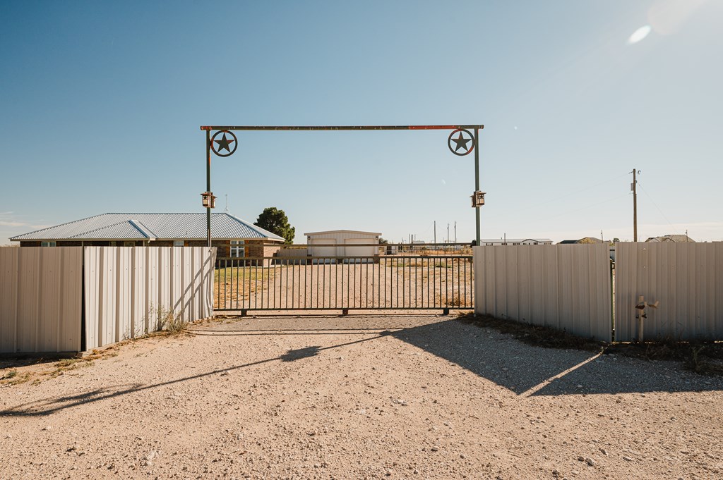 9002 S County Rd 1310 Property Photo 2