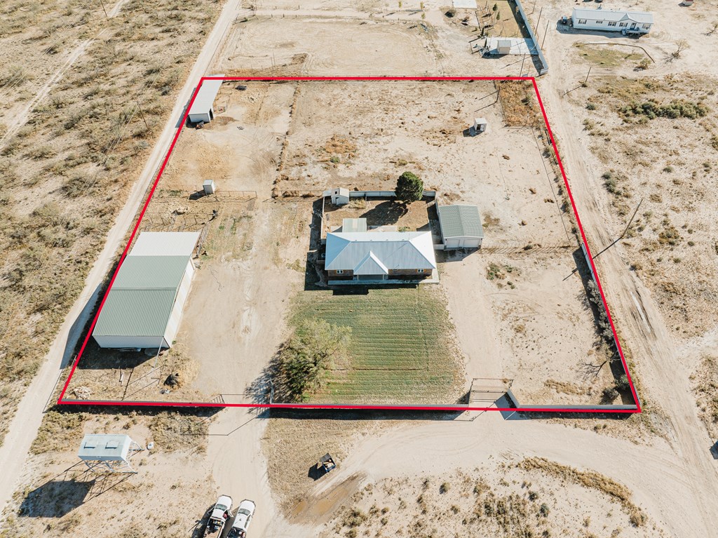 9002 S County Rd 1310 Property Photo 3