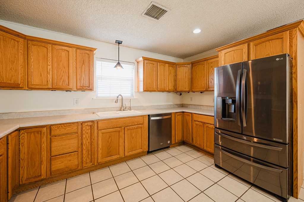 9002 S County Rd 1310 Property Photo 7