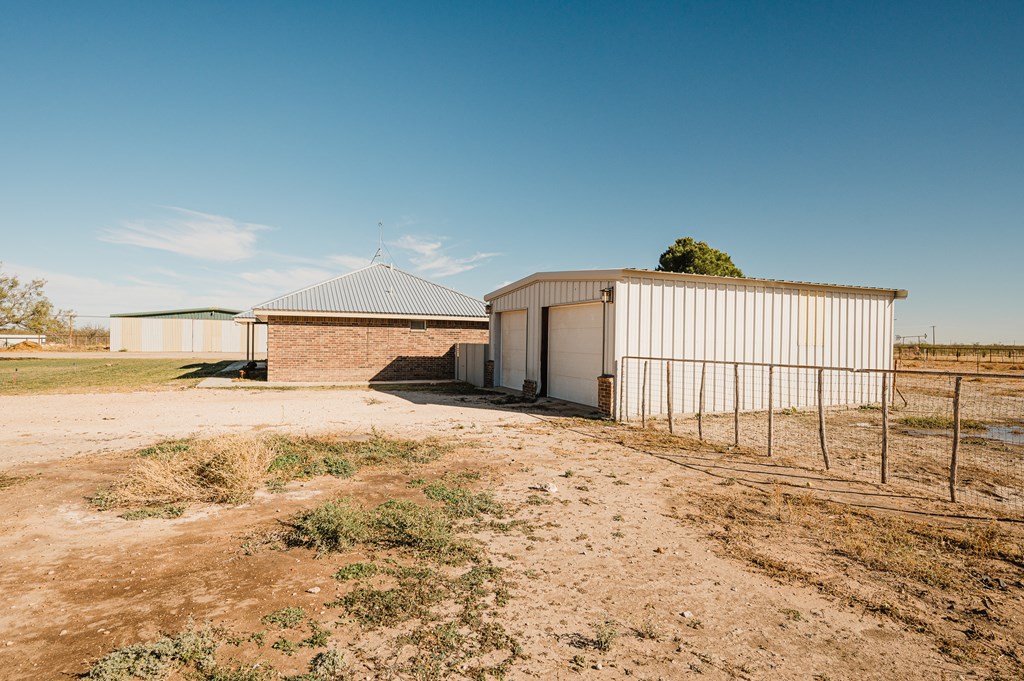 9002 S County Rd 1310 Property Photo 22