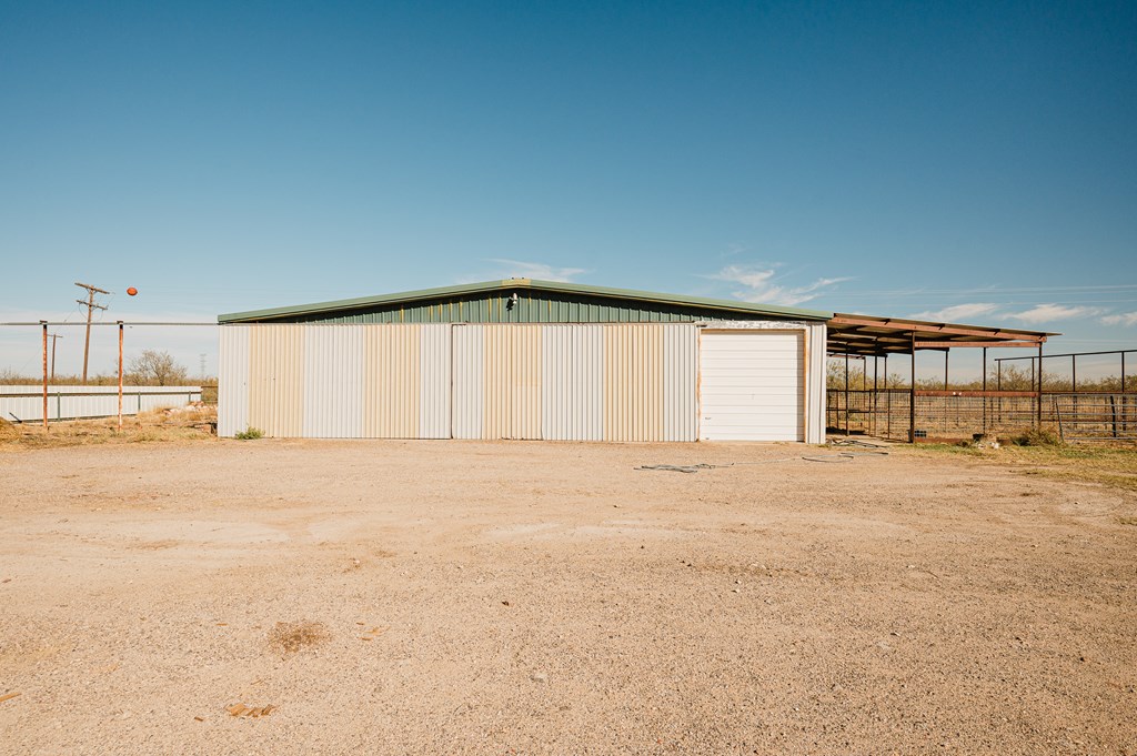 9002 S County Rd 1310 Property Photo 23