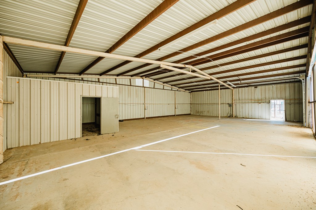 9002 S County Rd 1310 Property Photo 26