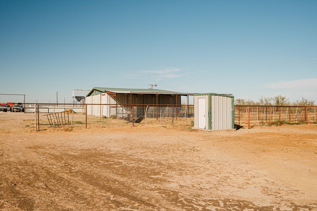 9002 S County Rd 1310 Property Photo 30