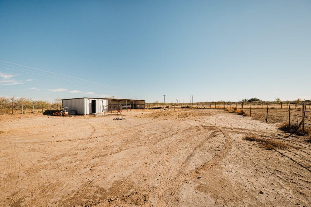 9002 S County Rd 1310 Property Photo 31