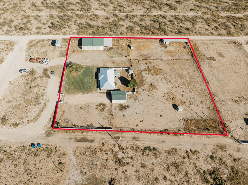 9002 S County Rd 1310 Property Photo 32