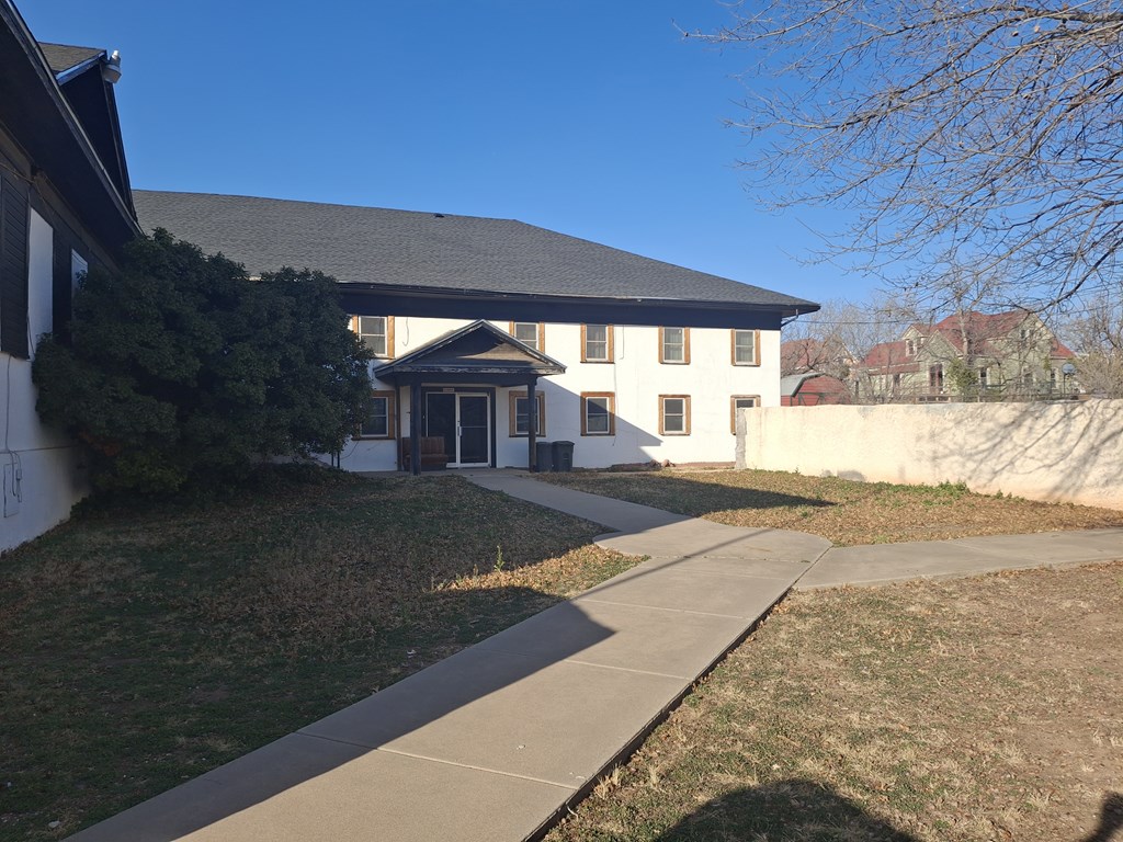 1411 25th St Property Photo 3