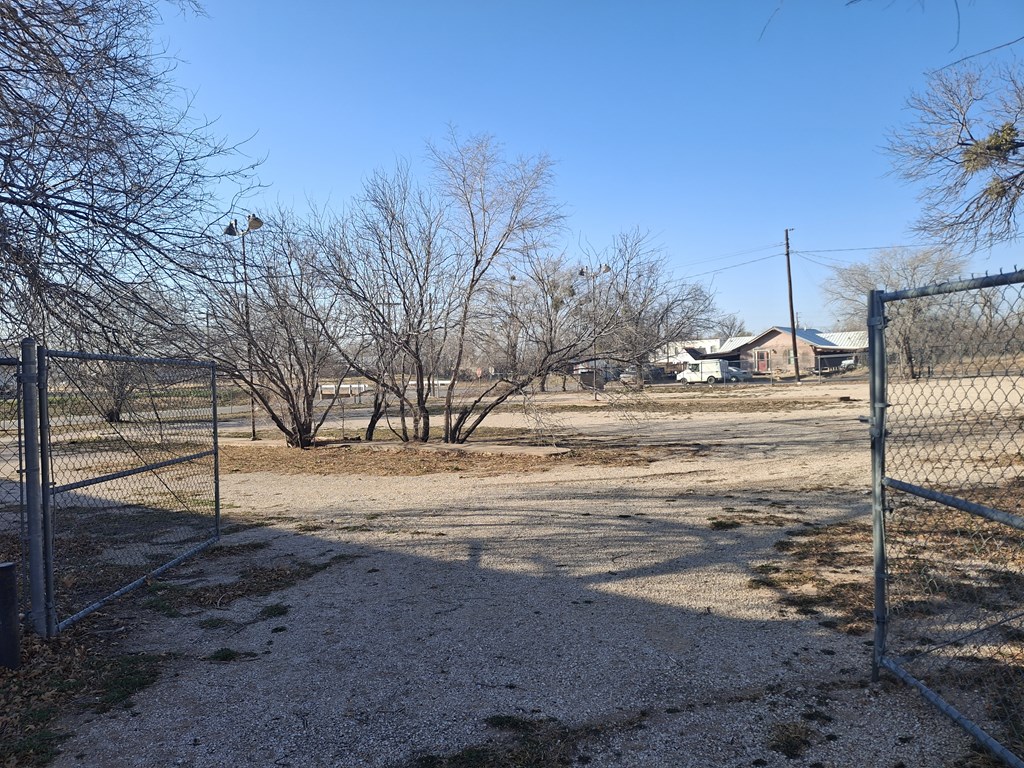 1411 25th St Property Photo 5