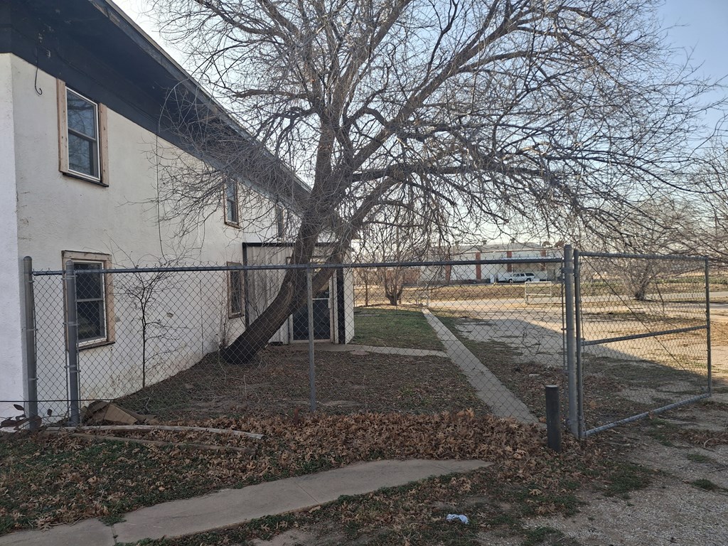 1411 25th St Property Photo 6