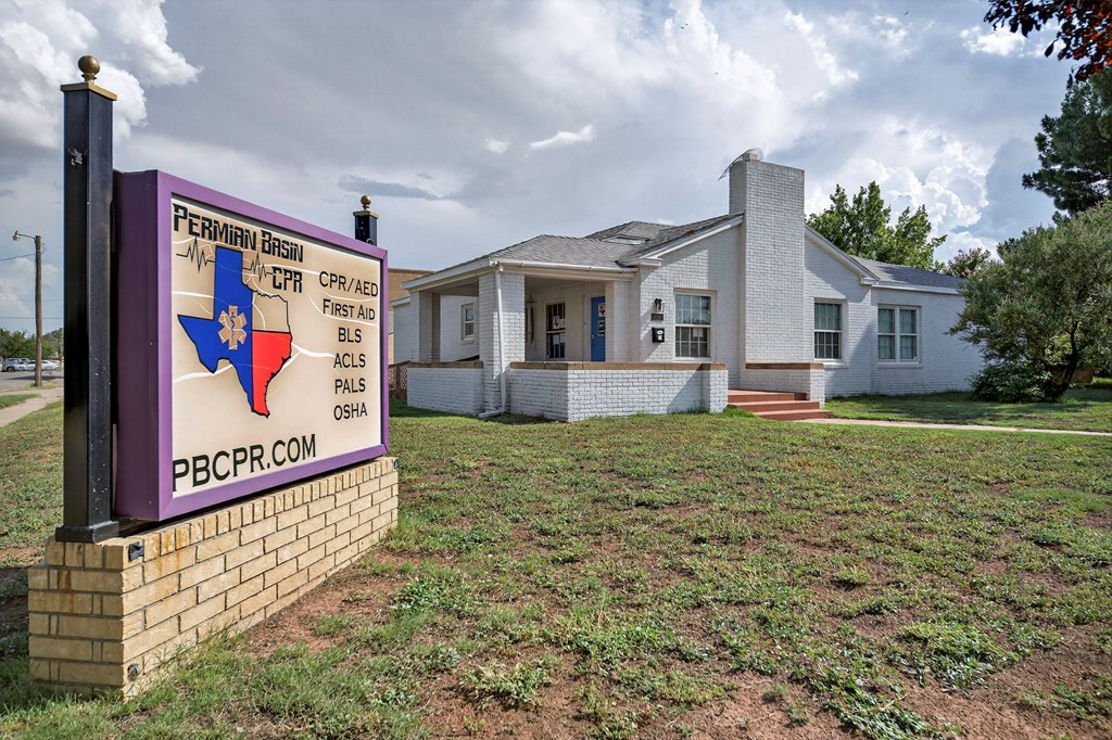 1601 W Texas Ave Property Photo 3