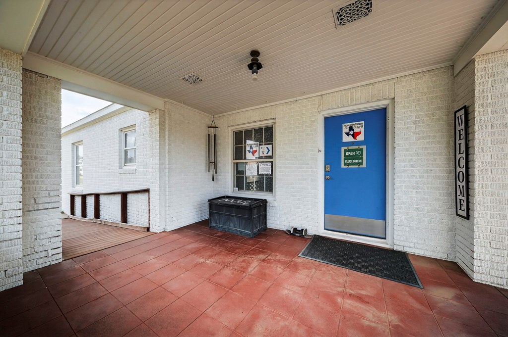 1601 W Texas Ave Property Photo 5