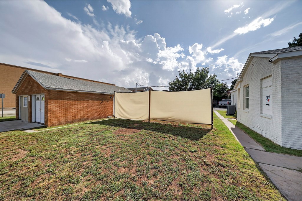 1601 W Texas Ave Property Photo 7